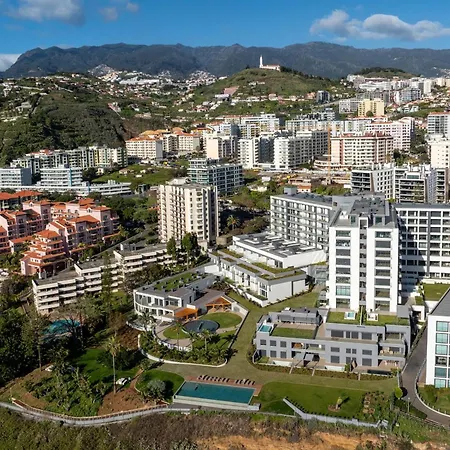 Acqua Vi By An Island *