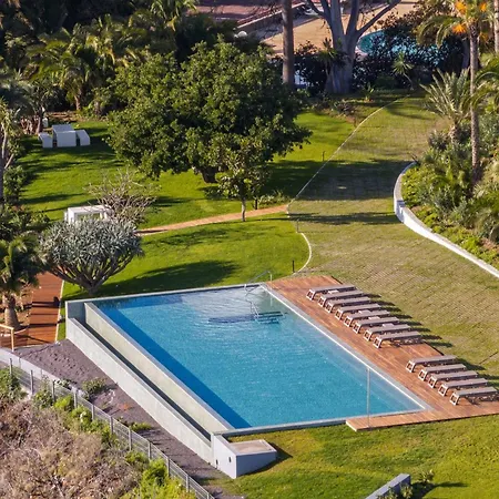 Acqua Vi By An Island