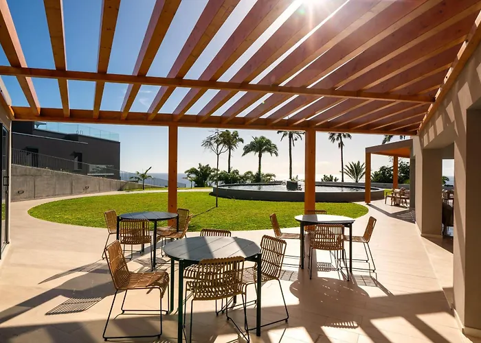 Acqua Vi By An Island