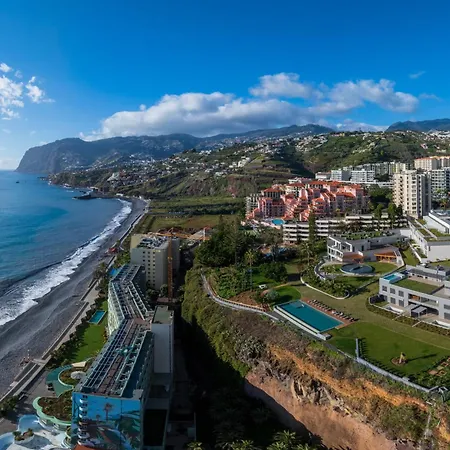 Acqua Vi By An Island * Funchal (Madeira)
